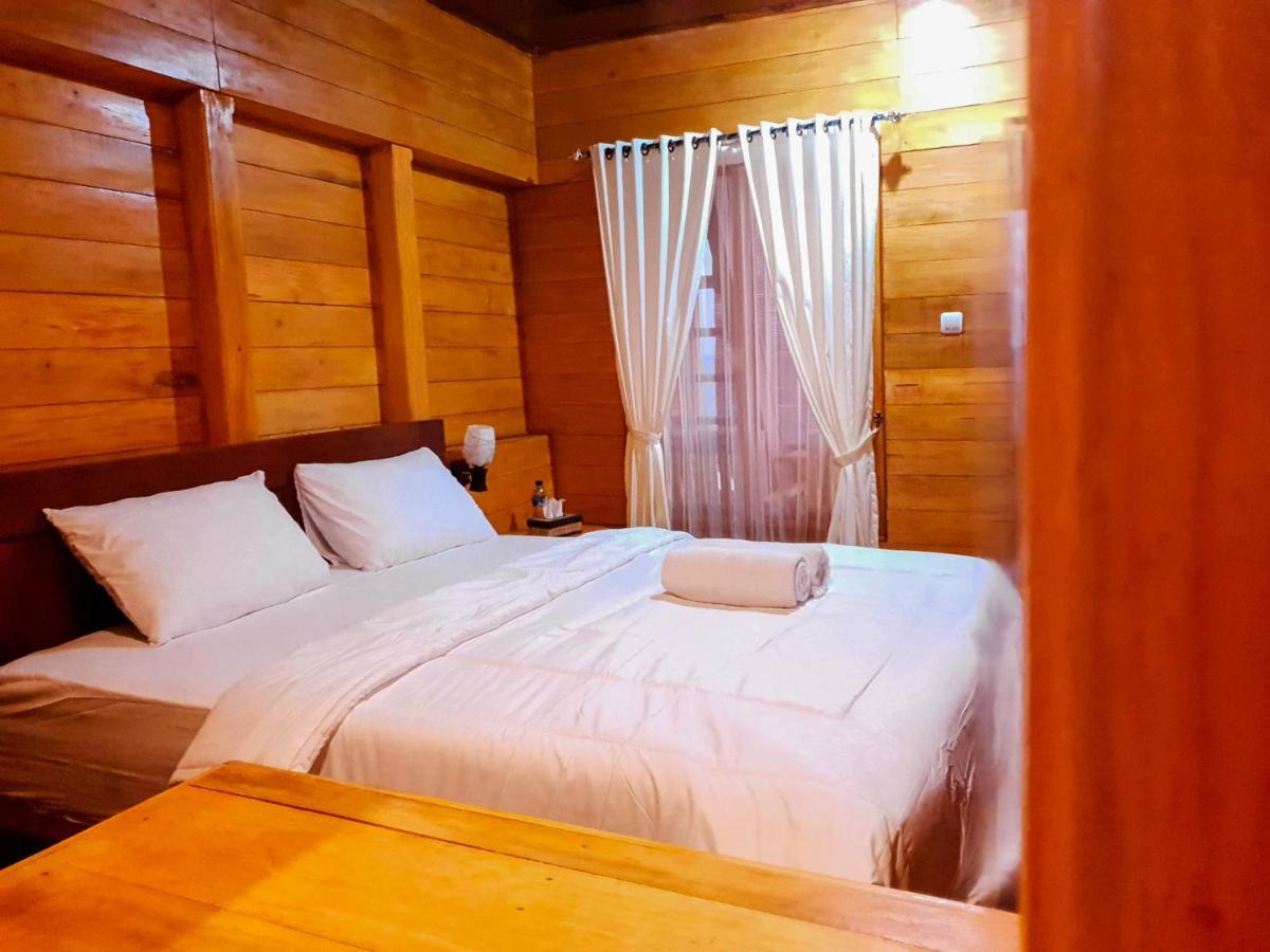 Malibu Huts Hotel Semaya ภายนอก รูปภาพ