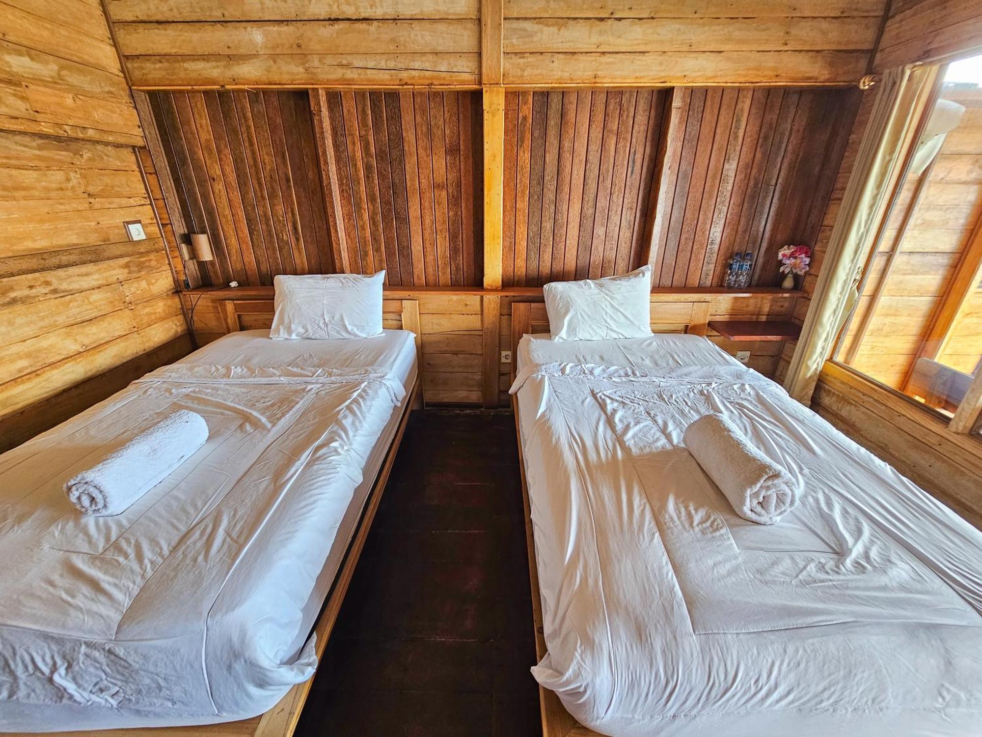 Malibu Huts Hotel Semaya ภายนอก รูปภาพ